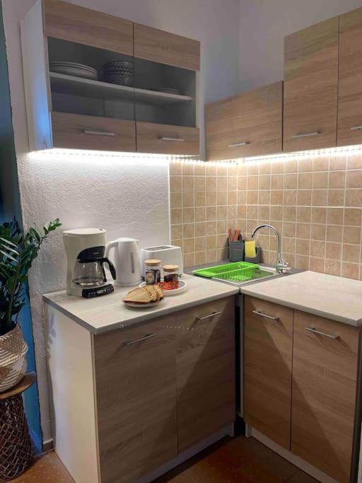 Cozy Studio Apartment ファリラキ エクステリア 写真